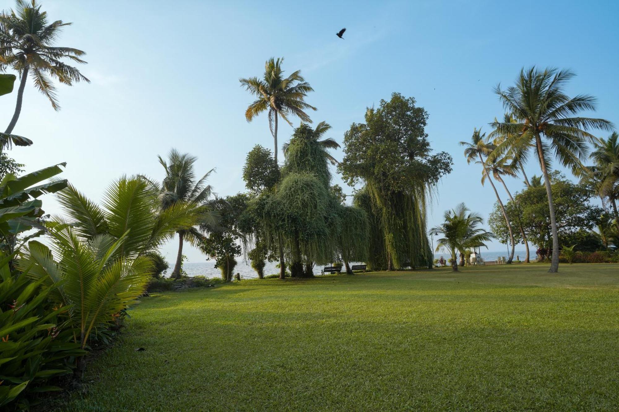 Lakesong Resort Kumarakom Bagian luar foto