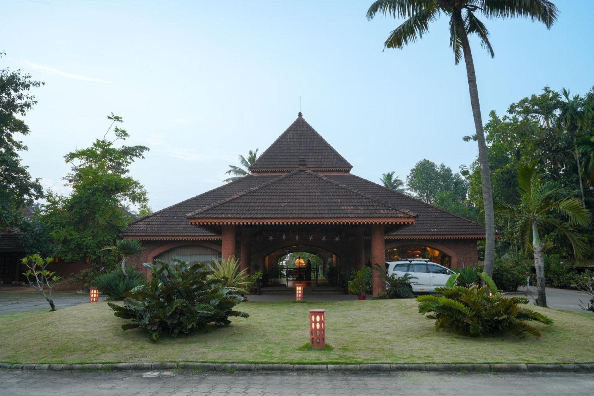 Lakesong Resort Kumarakom Bagian luar foto