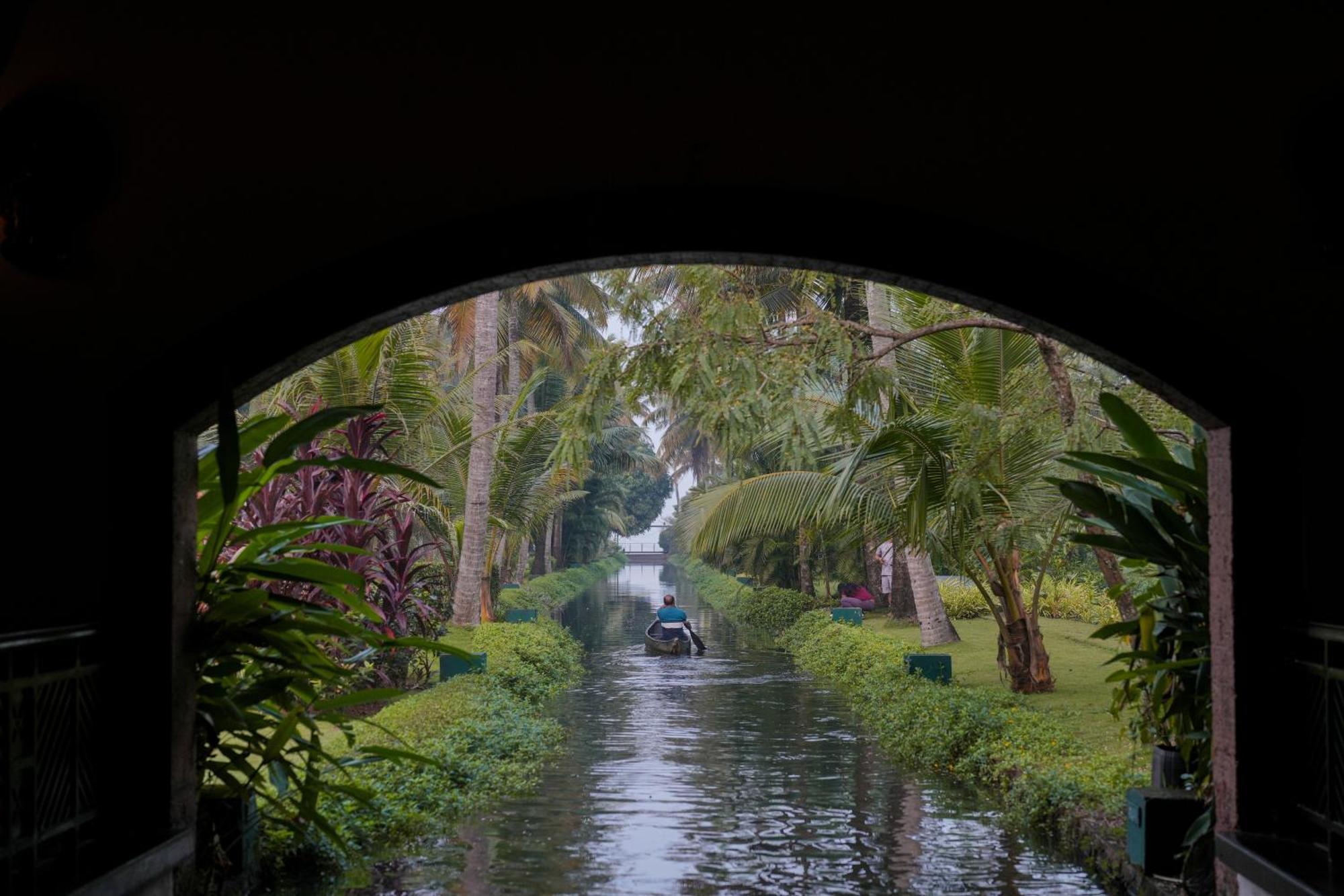 Lakesong Resort Kumarakom Bagian luar foto