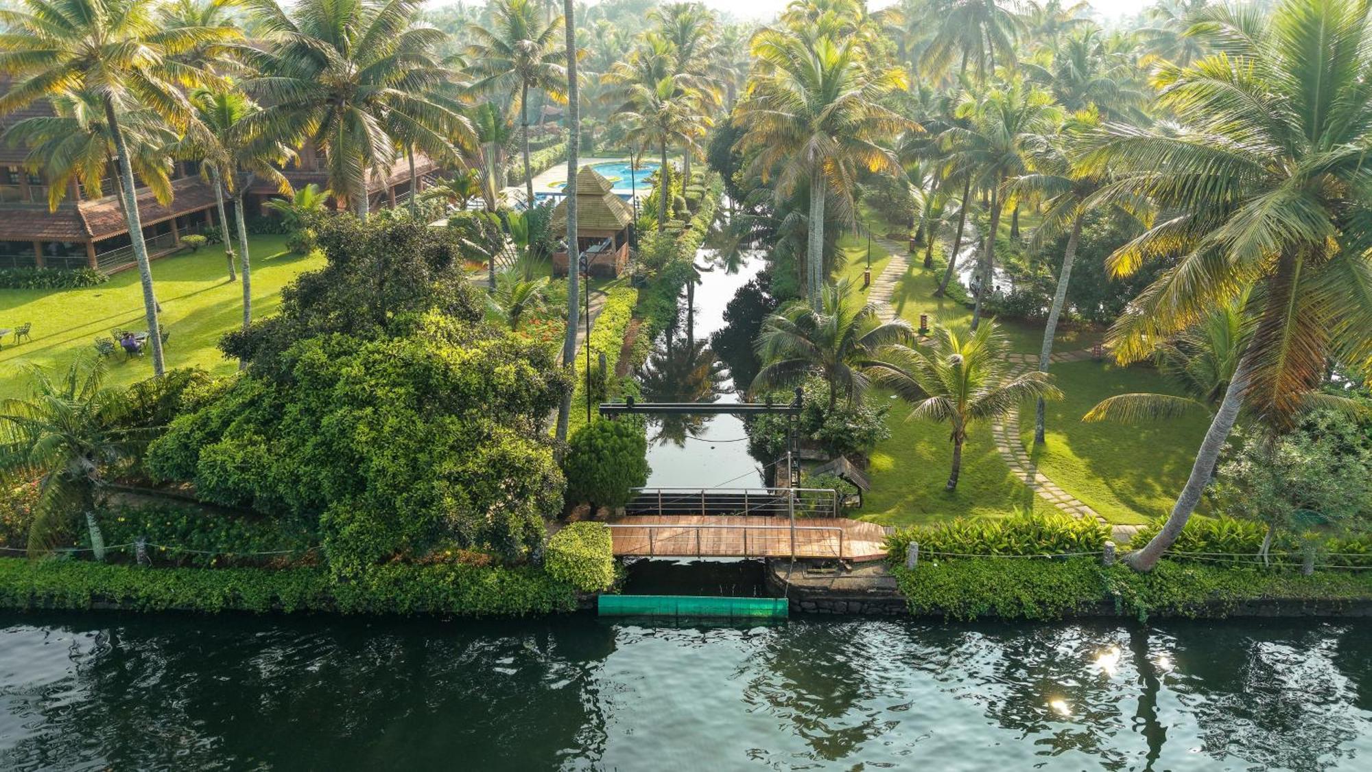 Lakesong Resort Kumarakom Bagian luar foto