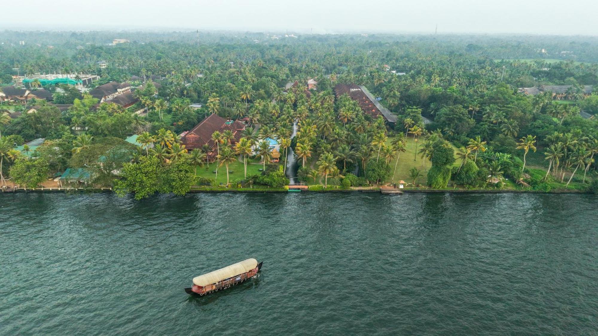 Lakesong Resort Kumarakom Bagian luar foto